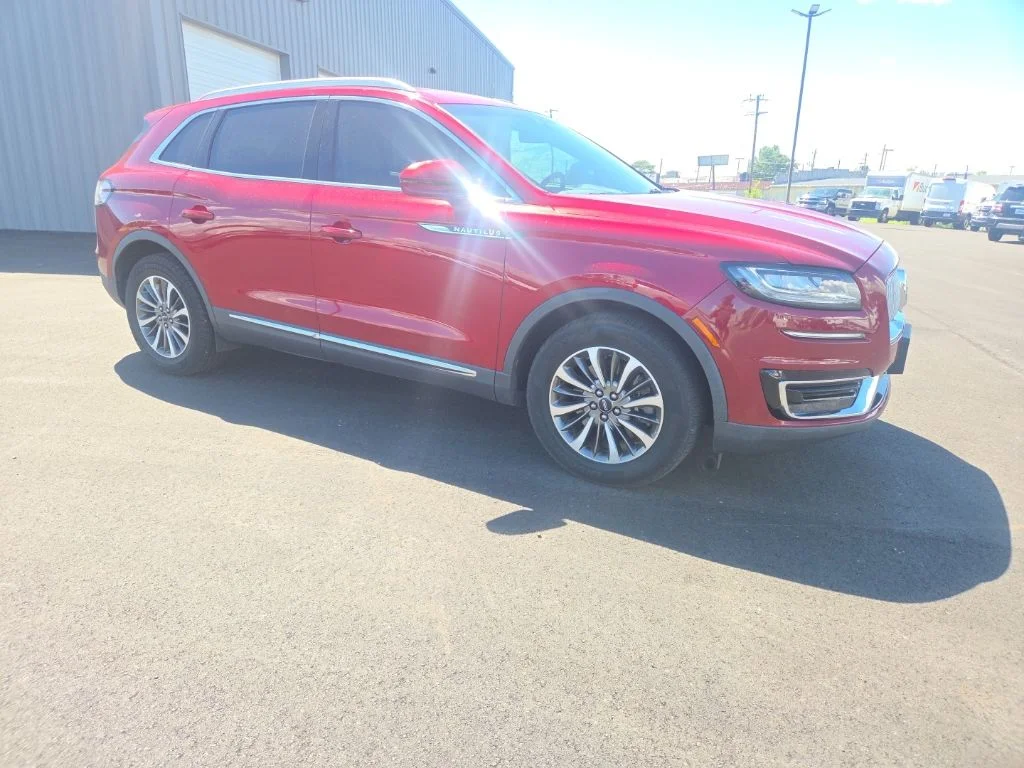Used 2019 Red Lincoln Select image 19