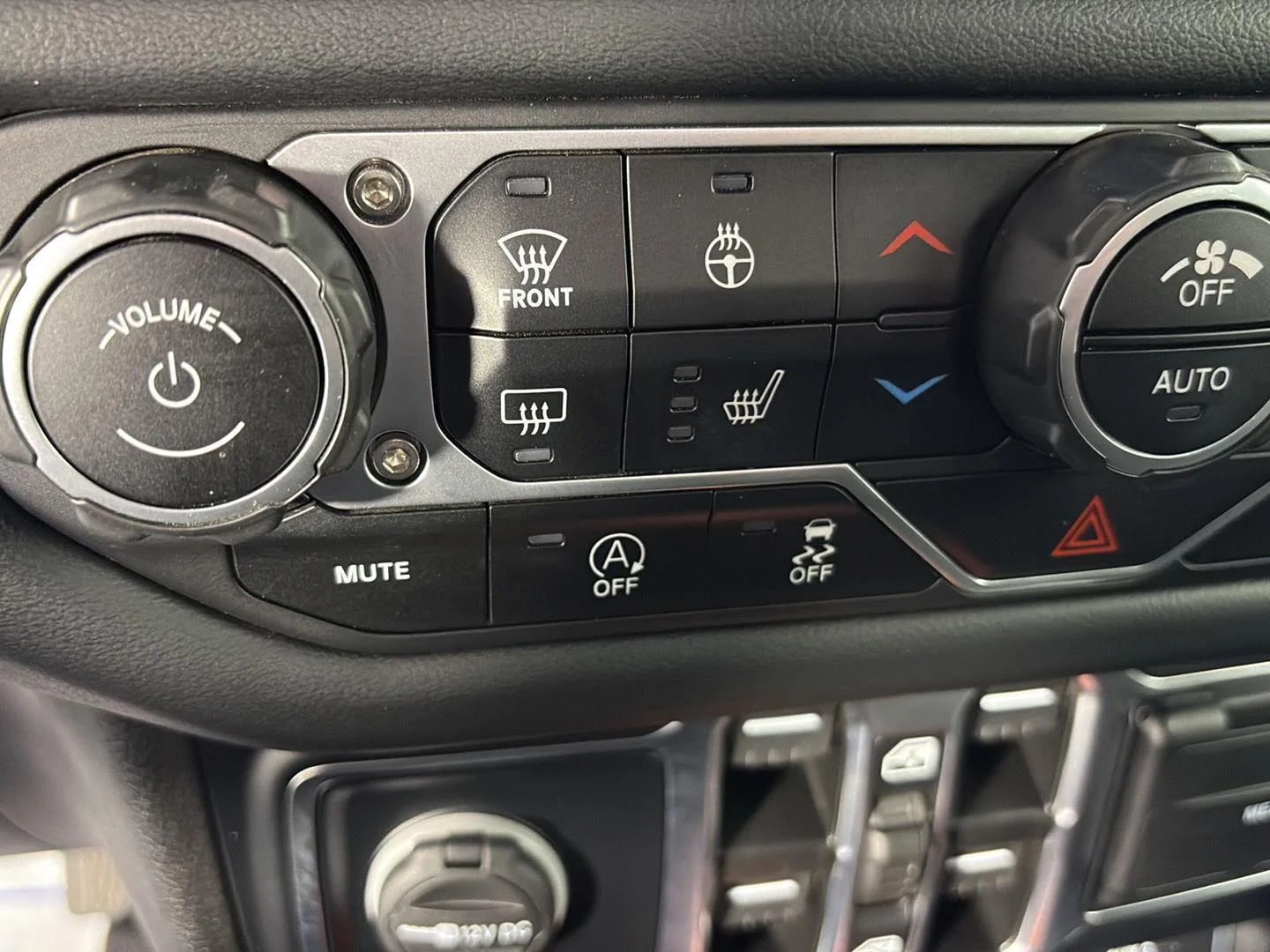 Used 2024 Hydro Blue Pearlcoat Jeep Rubicon X image 39