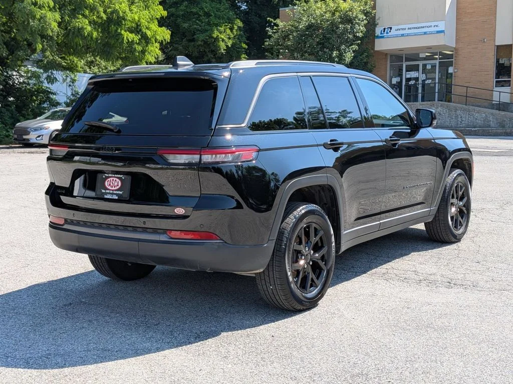 Used 2026 Black Jeep Altitude image 3