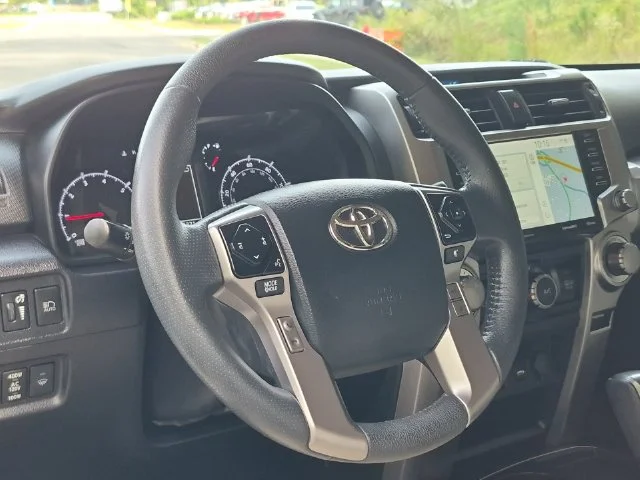 Used 2022 White Toyota SR5 Premium image 31