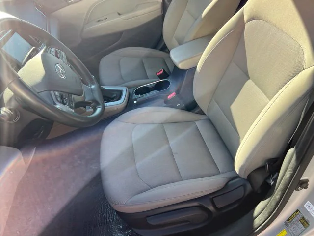 Used 2018 Silver Hyundai Value Edition image 11