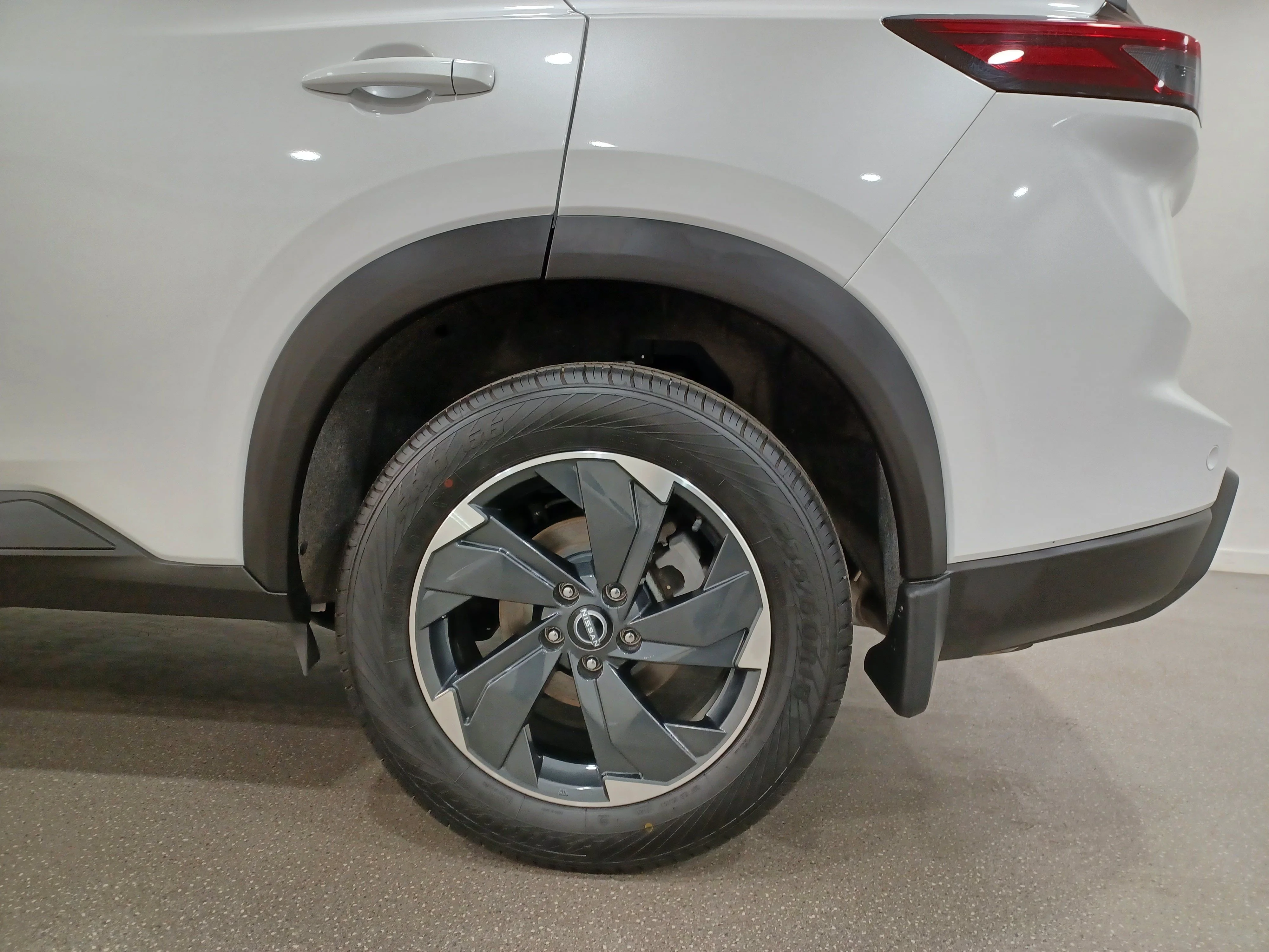 Certified Used 2025 Everest White Tricoat Pearl Nissan SV*Adaptive Cruise | Remote Start | Htd Seats | Pano Roof | Htd Wheel | Blind Spot Detection image 22