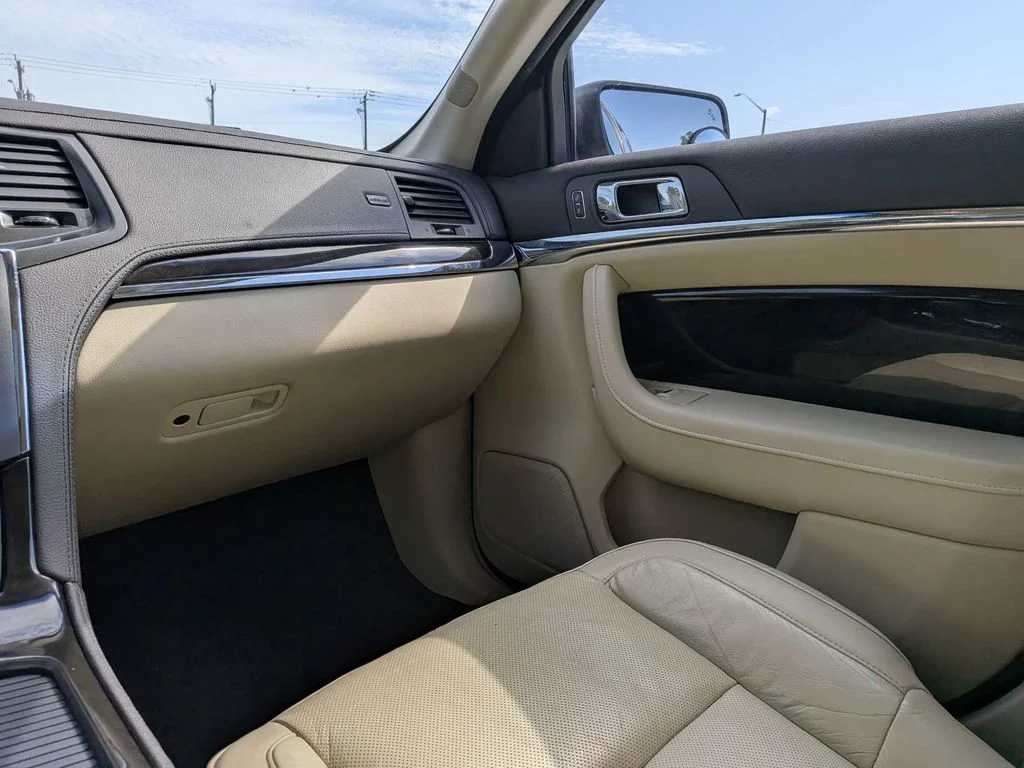 Used 2013 Beige Lincoln Base image 15