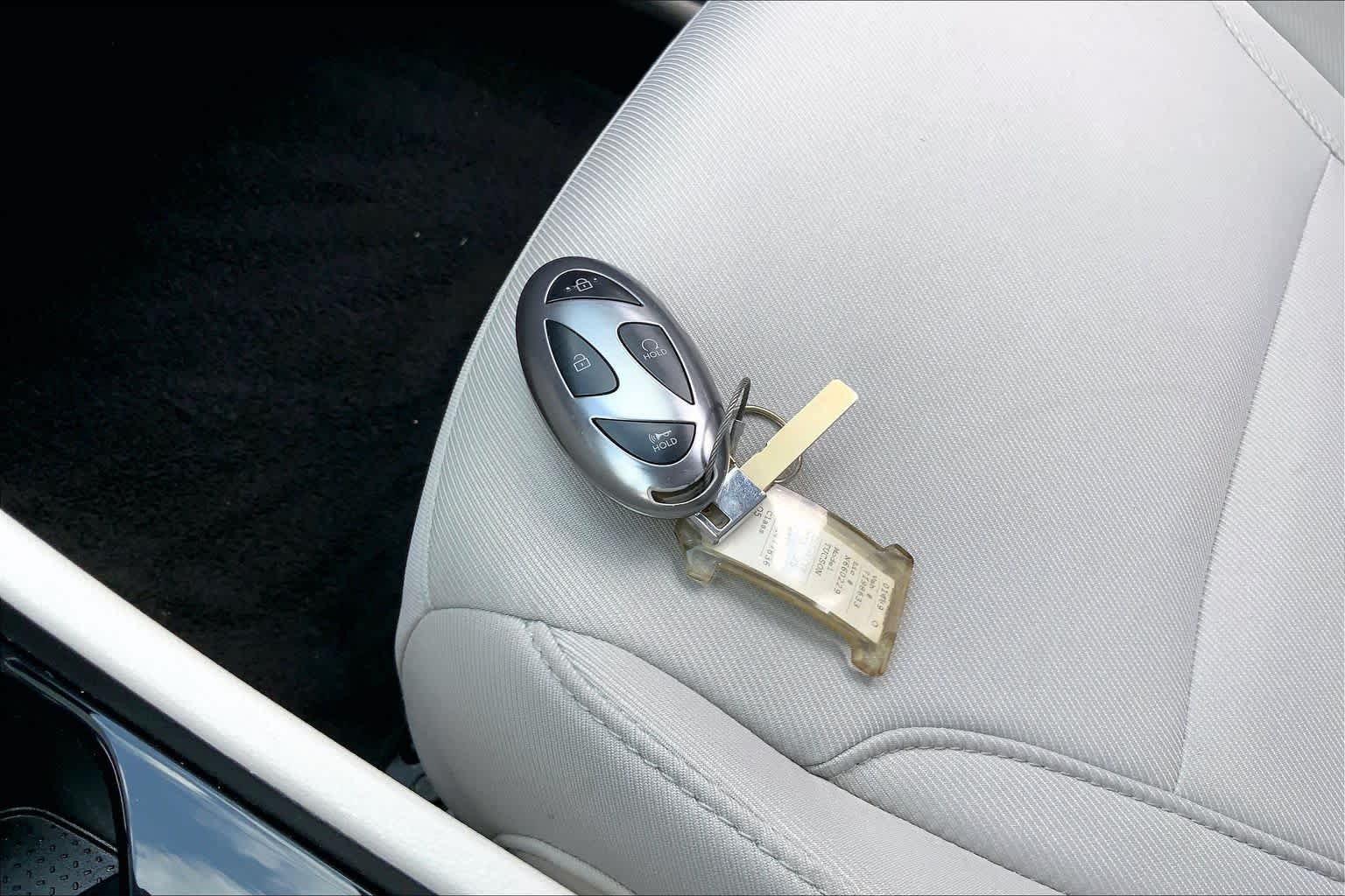 Used 2025 Phantom Black Hyundai SEL image 13