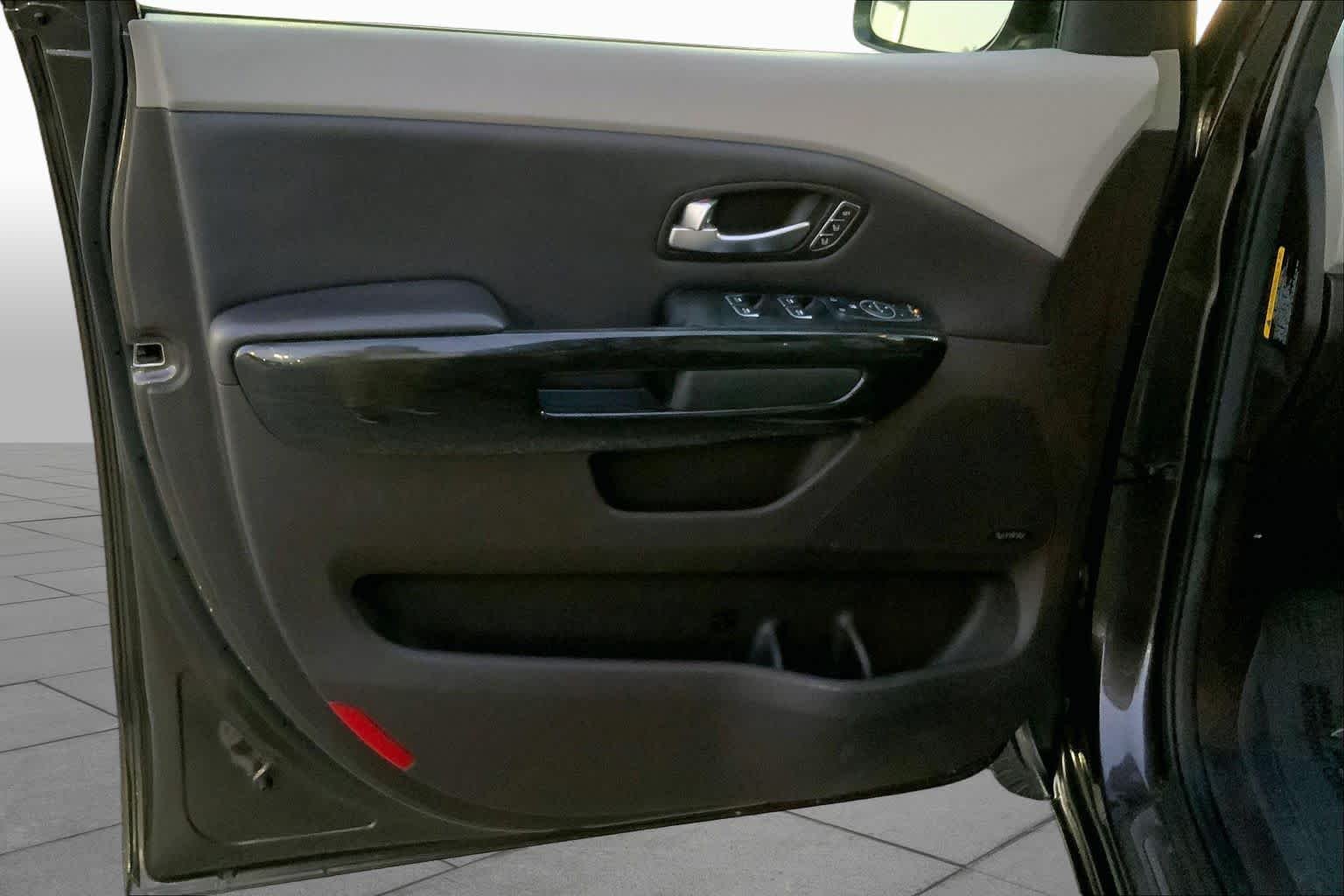 Used 2015 Titanium Brown Kia SX-L image 18