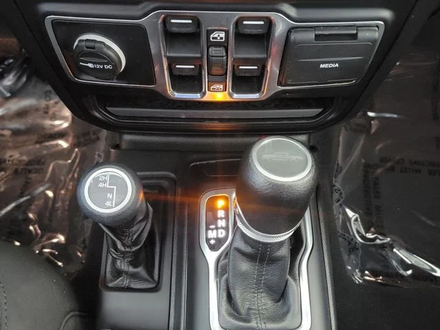 Used 2022 Silver Jeep Sport image 23