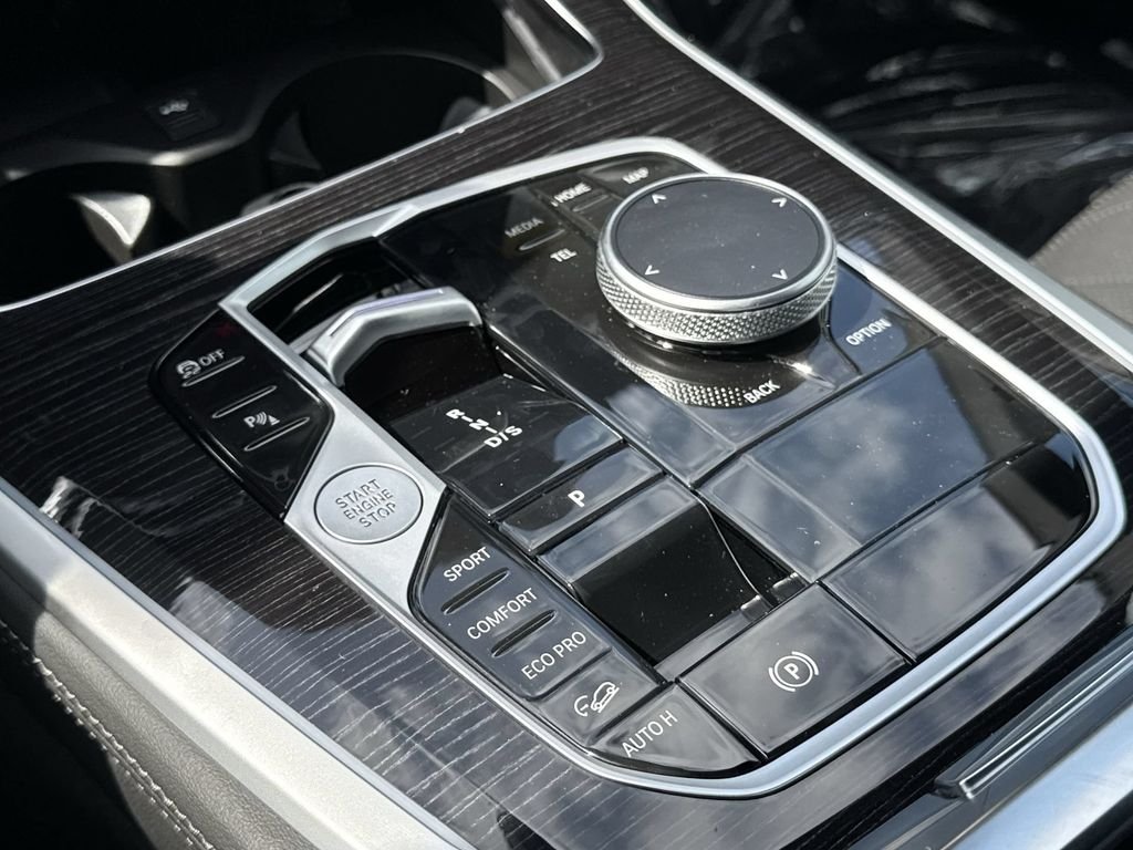 New 2026 Dravit Grey Metallic BMW xDrive40i image 22