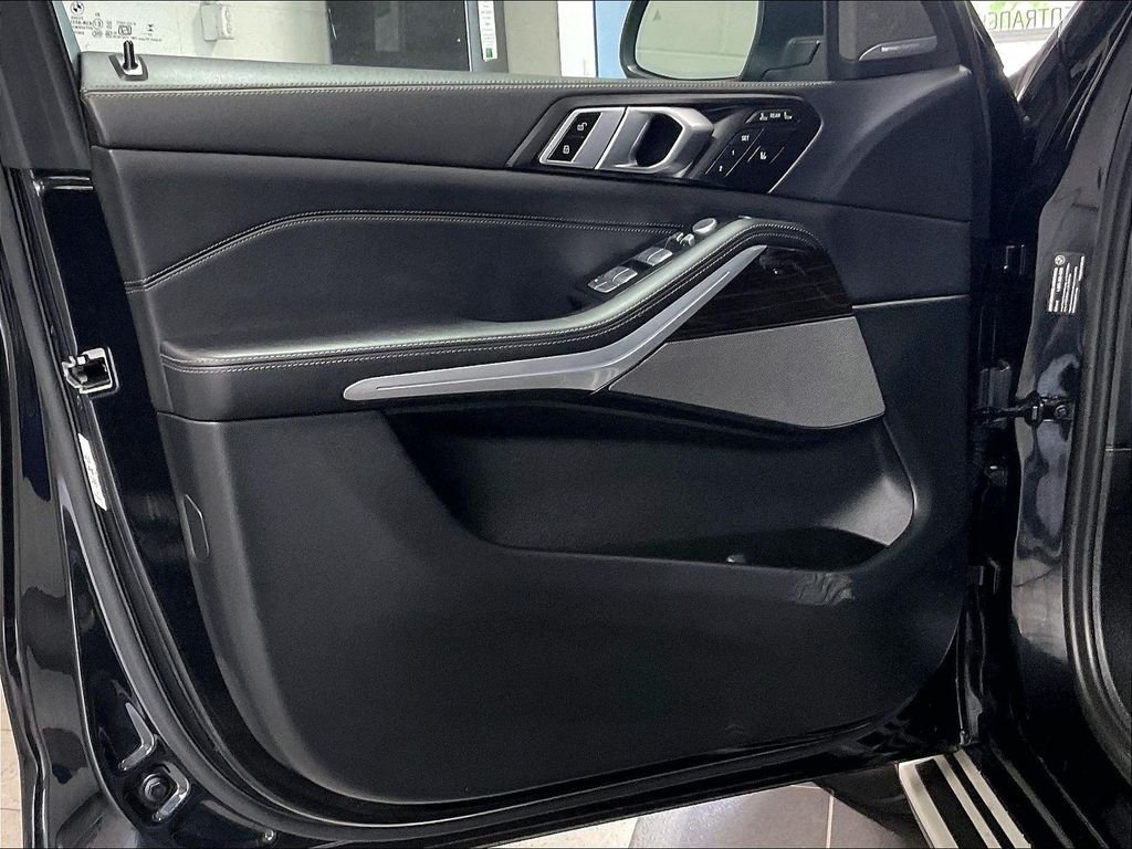 Used 2025 Black BMW xDrive40i image 8