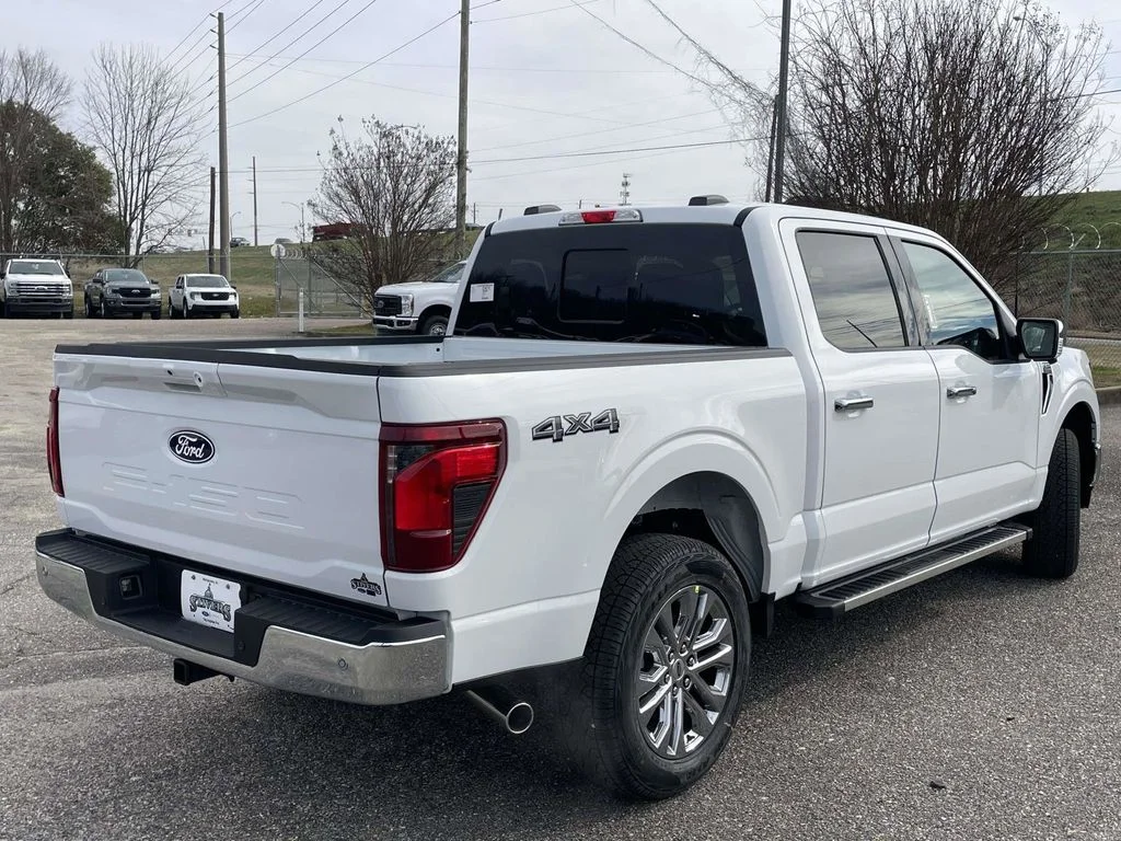New 2026 Oxford White Ford XLT image 3