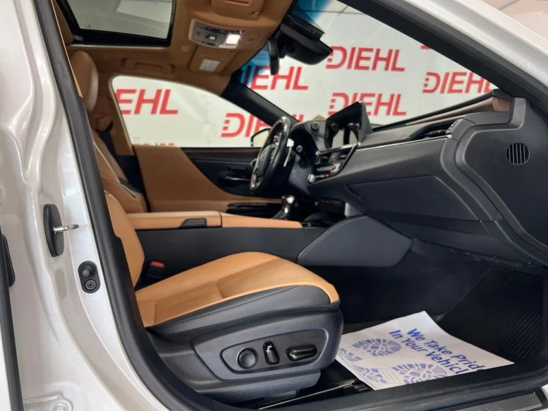 Used 2024 White Lexus 300h Luxury image 13