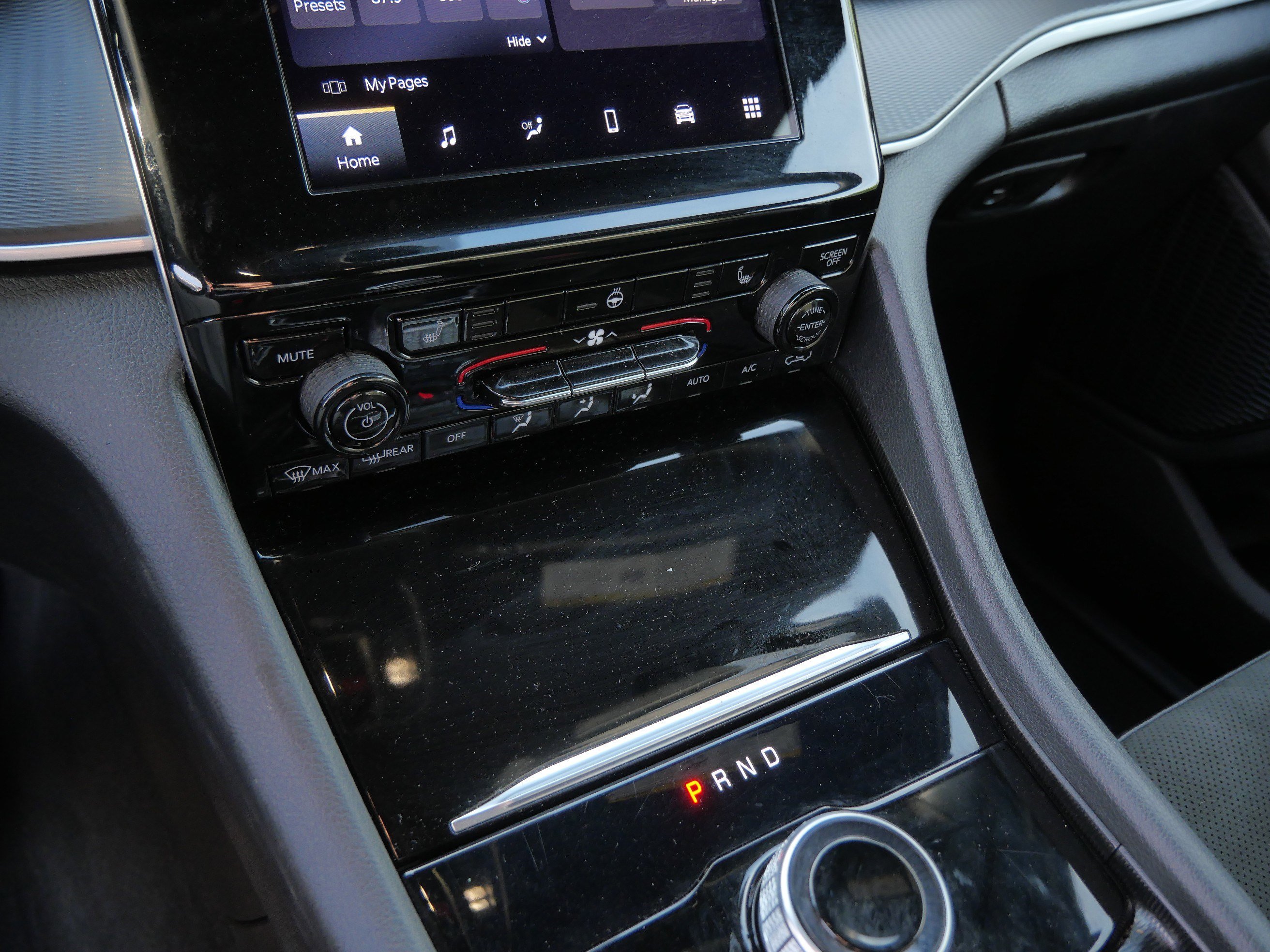 Used 2025 Diamond Black Crystal Pearlcoat Jeep Altitude image 23