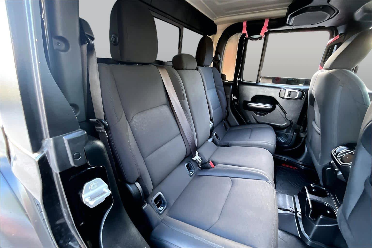 Used 2020 Black Clearcoat Jeep Sport S image 19