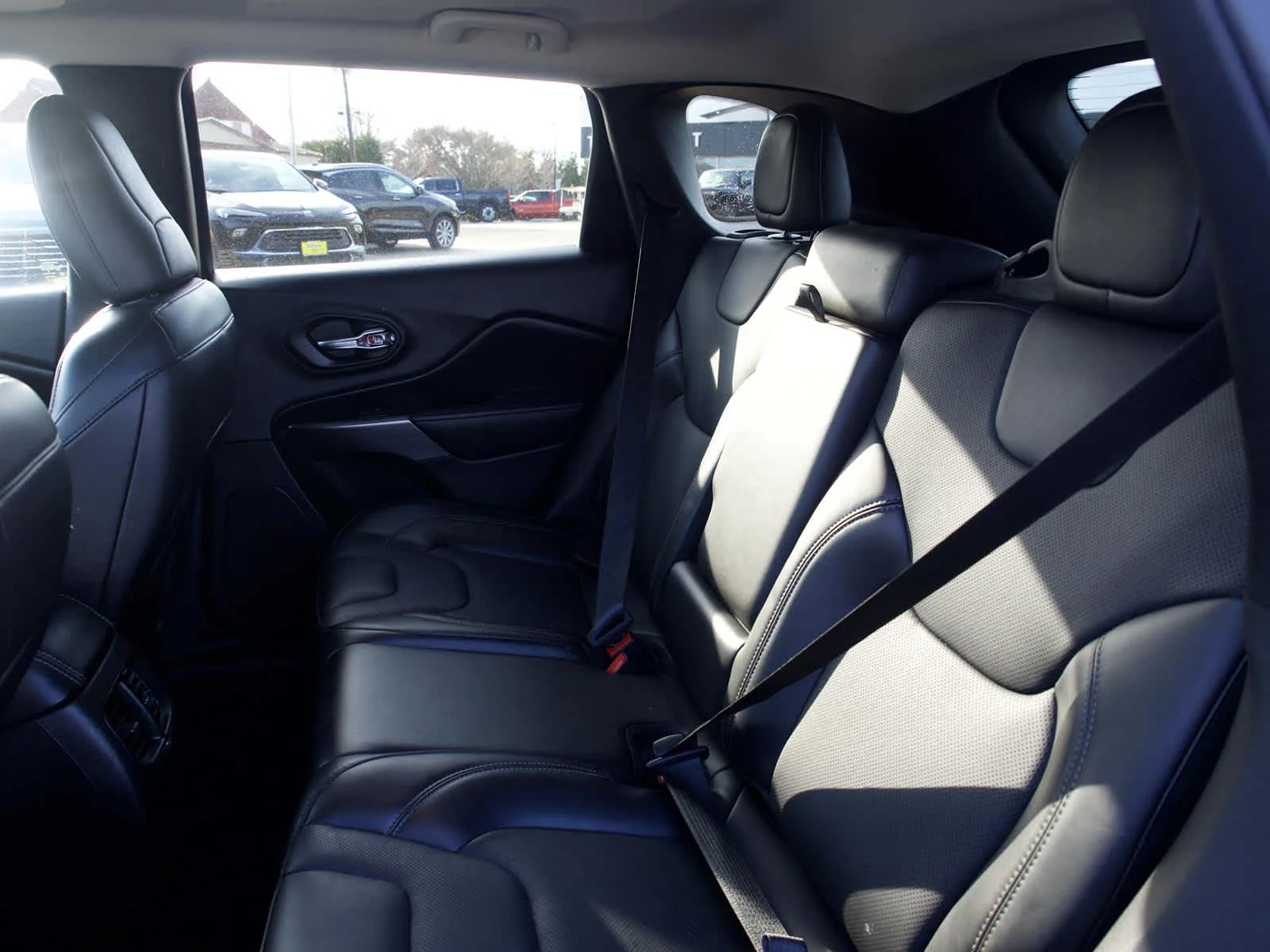 2021 Jeep Cherokee Latitude Lux - Photo 10