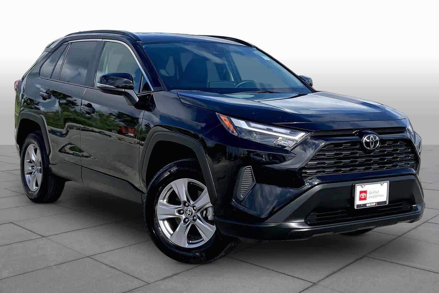 Used 2025 Midnight Black Metallic Toyota XLE image 3