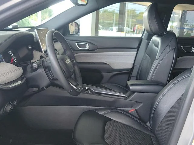 Certified Used 2024 Gray Jeep Latitude image 9