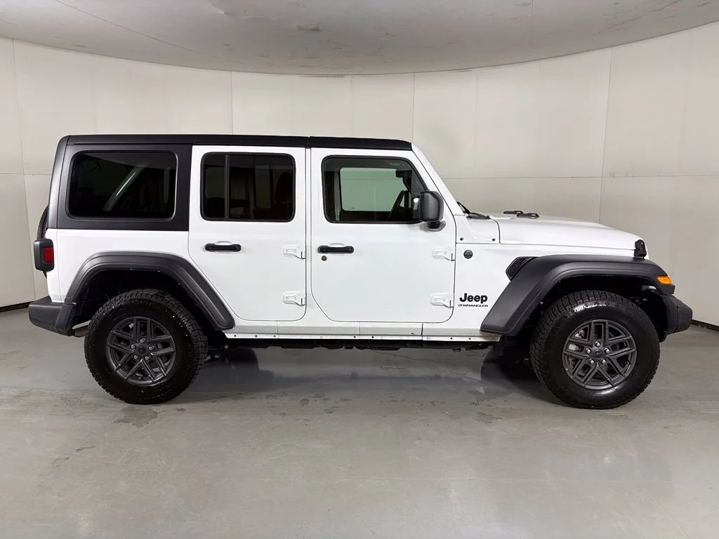 Used 2025 White Jeep Sport S image 9