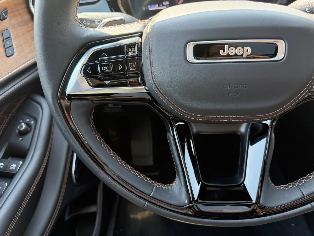 New 2026 White Jeep Summit image 32