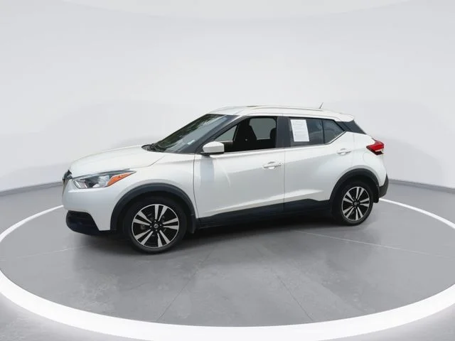 Used 2018 White Nissan SV image 6