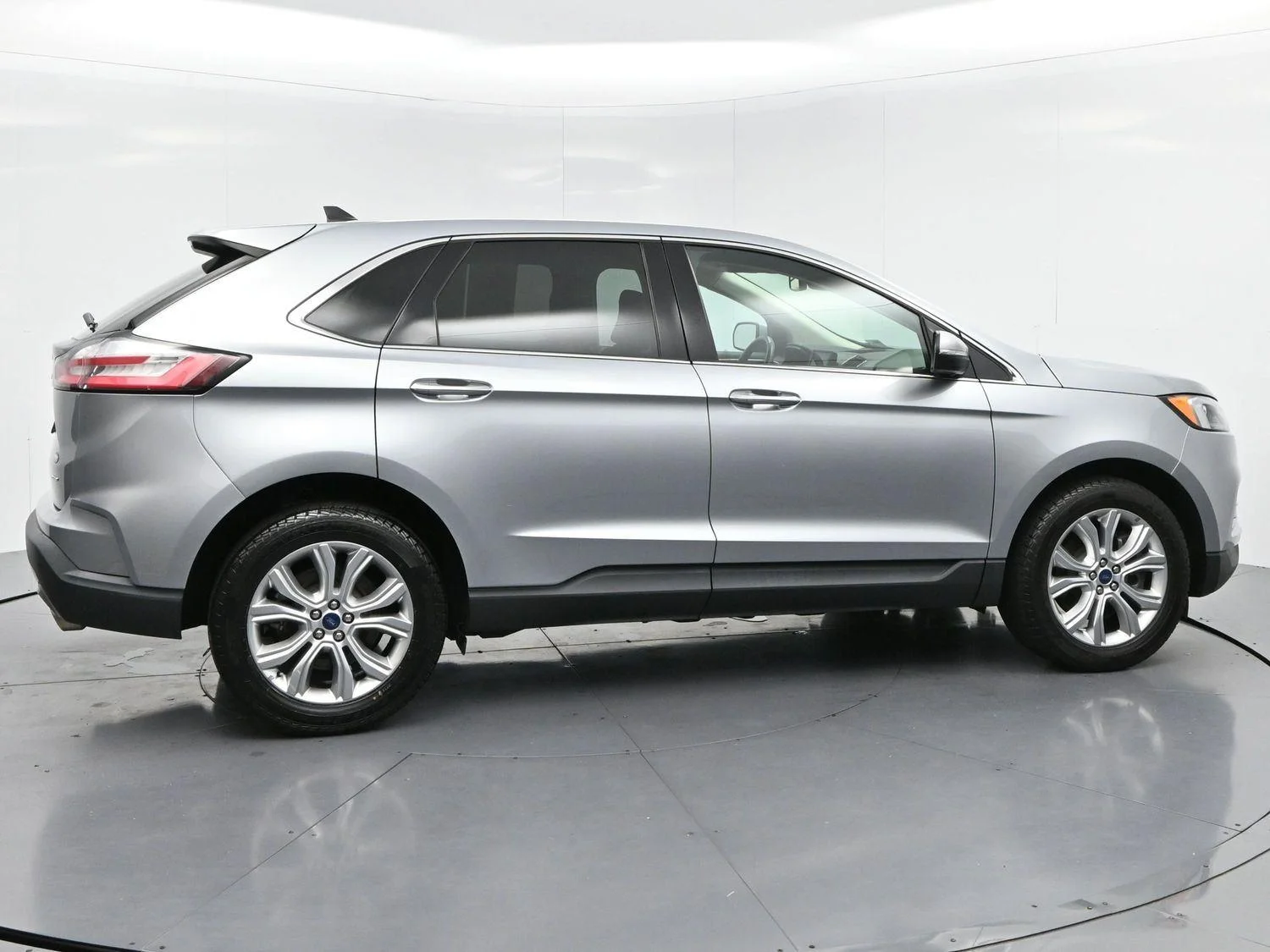 Used 2022 Iconic Silver Ford Titanium image 8
