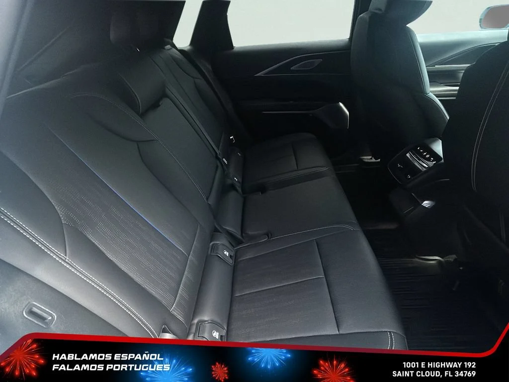 Used 2025 Crystal White Tricoat Cadillac Luxury 3 image 27