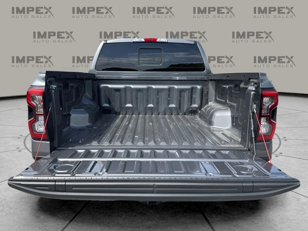 Used 2025 Gray Ford XLT image 28