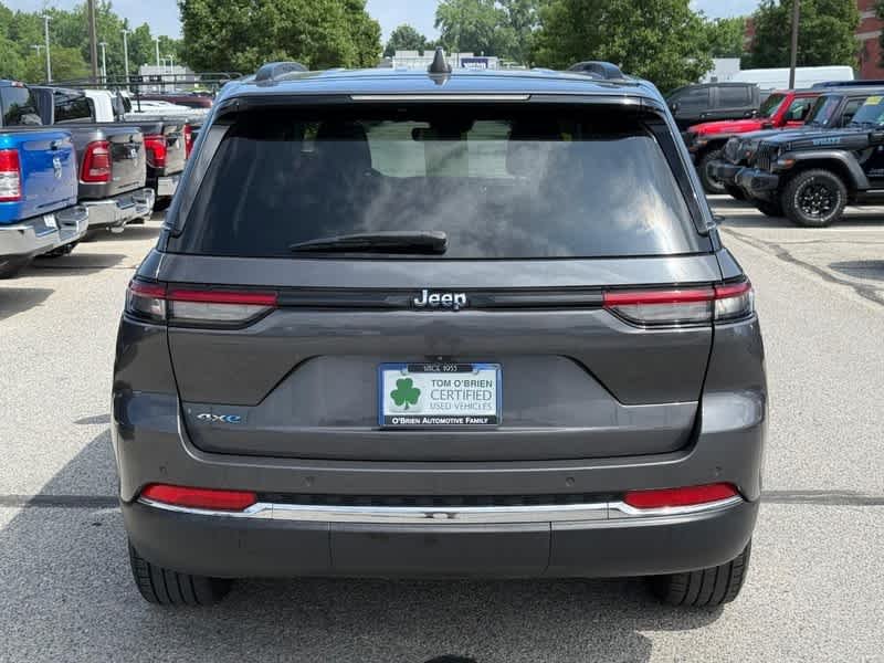 Used 2024 Baltic Gray Metallic Clearcoat Jeep  image 4