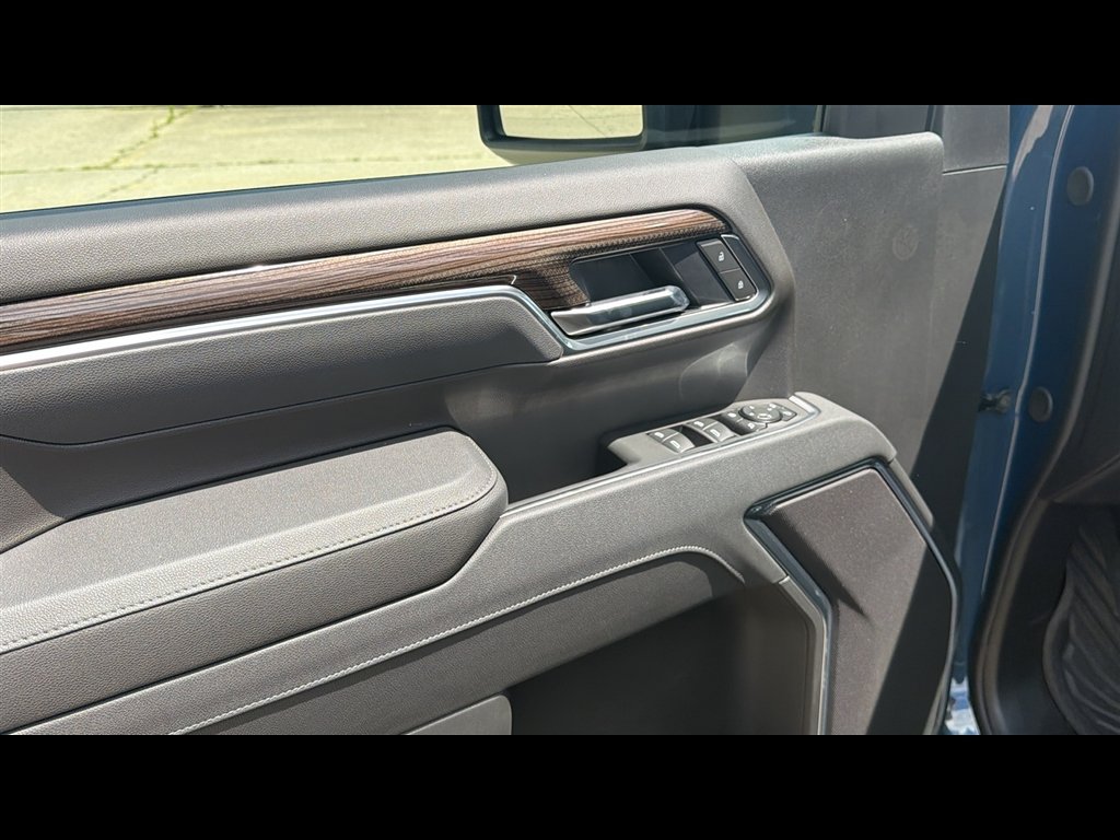 New 2026 Lakeshore Blue Metallic Chevrolet LT image 7