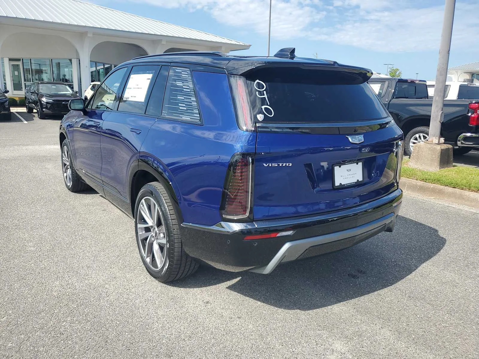 2026 Cadillac VISTIQ Sport - Photo 3