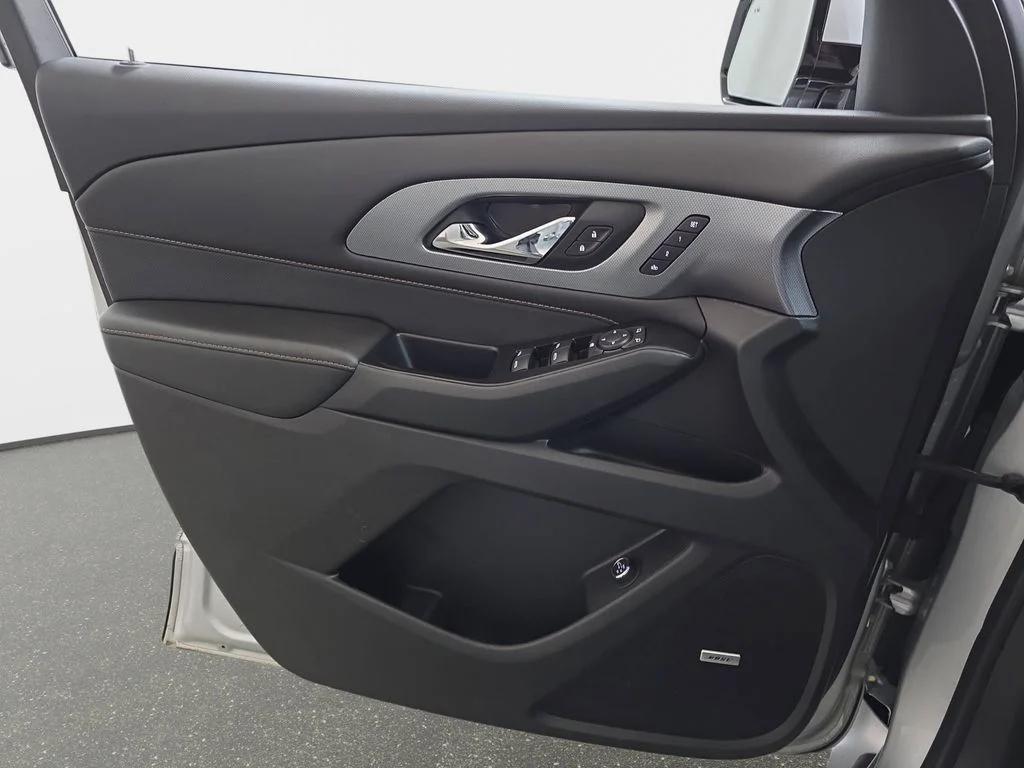 Used 2020 Silver Ice Metallic Chevrolet Premier image 28