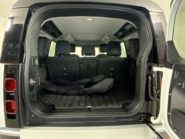 Used 2025 Fuji White Land Rover S image 28