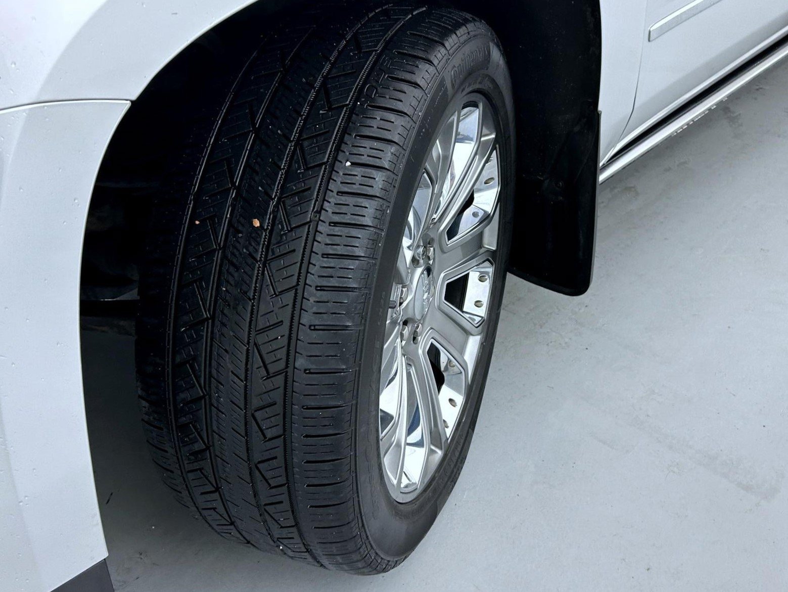 Used 2016 Silver GMC Denali image 27