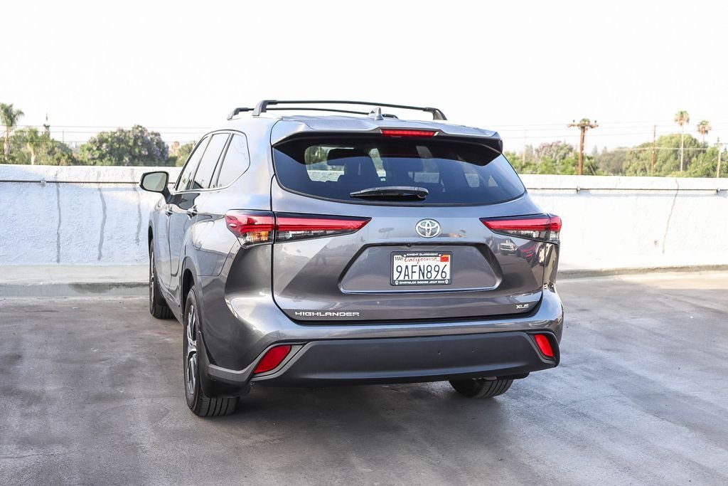 Used 2022 Magnetic Gray Metallic Toyota XLE image 7