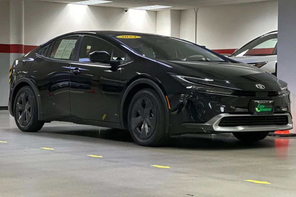 Used 2024 Toyota Prius Prime SE with VIN JTDACACU7R3019463 for sale in Daly City, CA