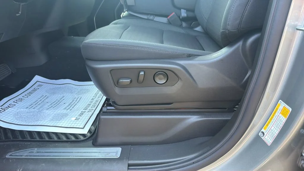 New 2026 Sterling Metallic GMC Elevation image 24