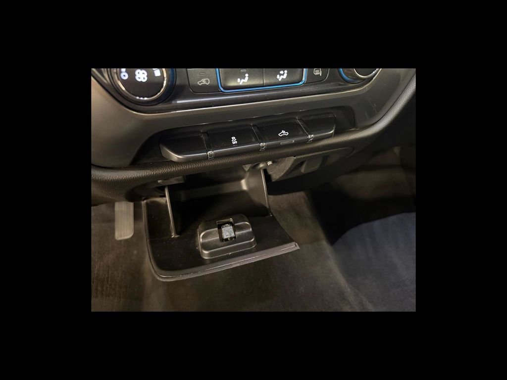 Used 2019 White Chevrolet LT image 25