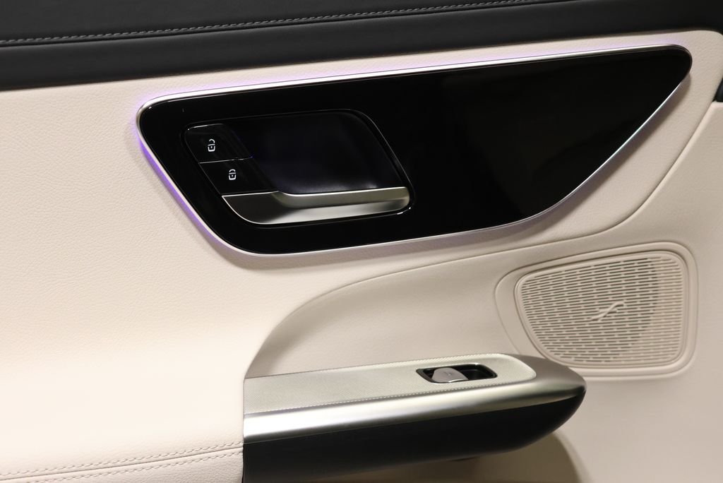 Used 2027  Mercedes-Benz GLC 300 image 40
