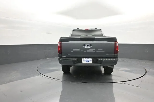 New 2026 Carbonized Gray Metallic Ford XLT image 6