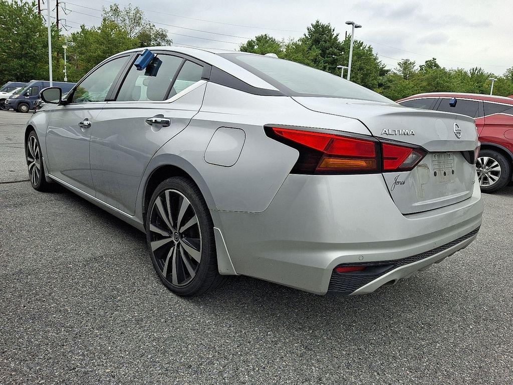 Used 2020 Silver Nissan 2.5 Platinum image 4