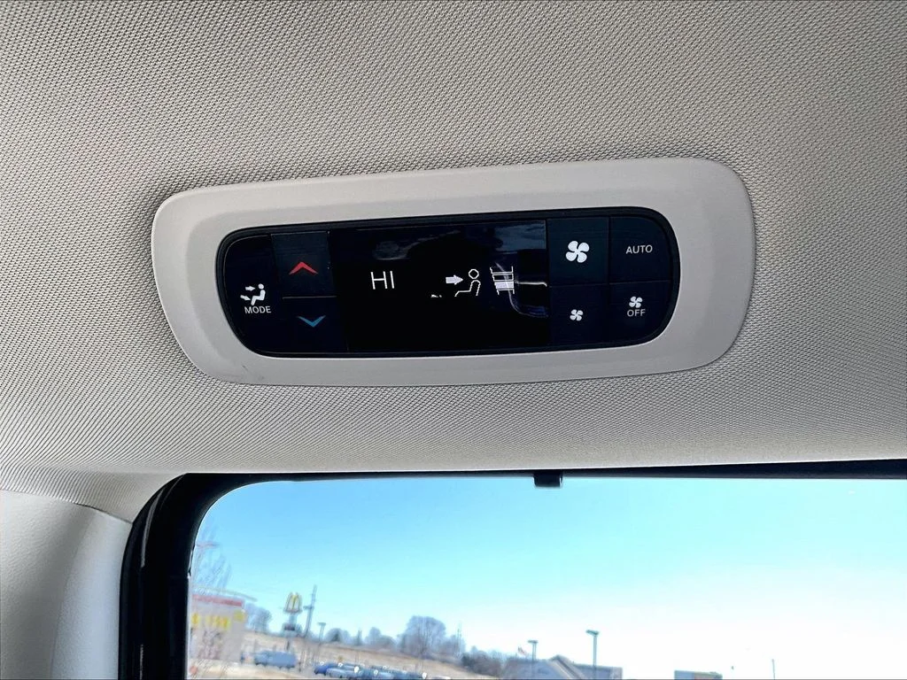 2023 Chrysler Pacifica Touring L - Photo 13