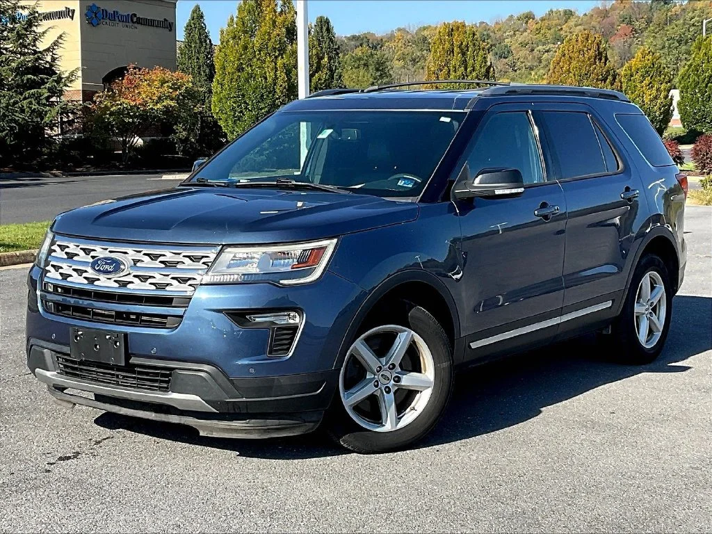 Used 2018 Blue Ford XLT image 2