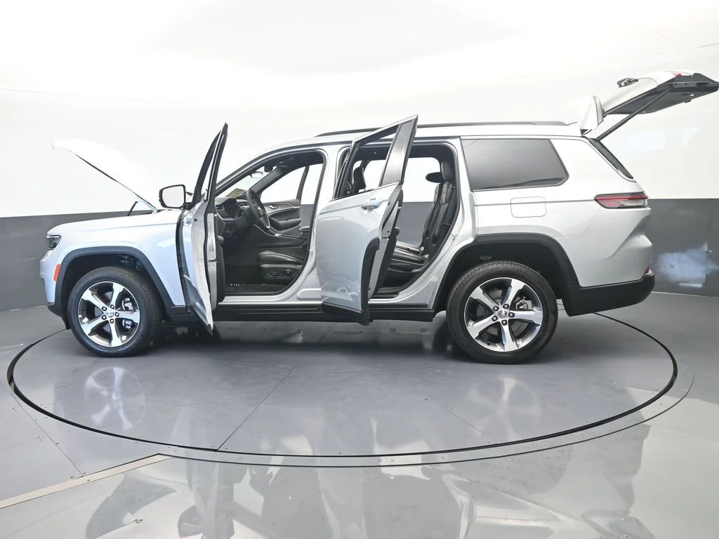 Used 2025 Silver Zynith Jeep Limited image 74
