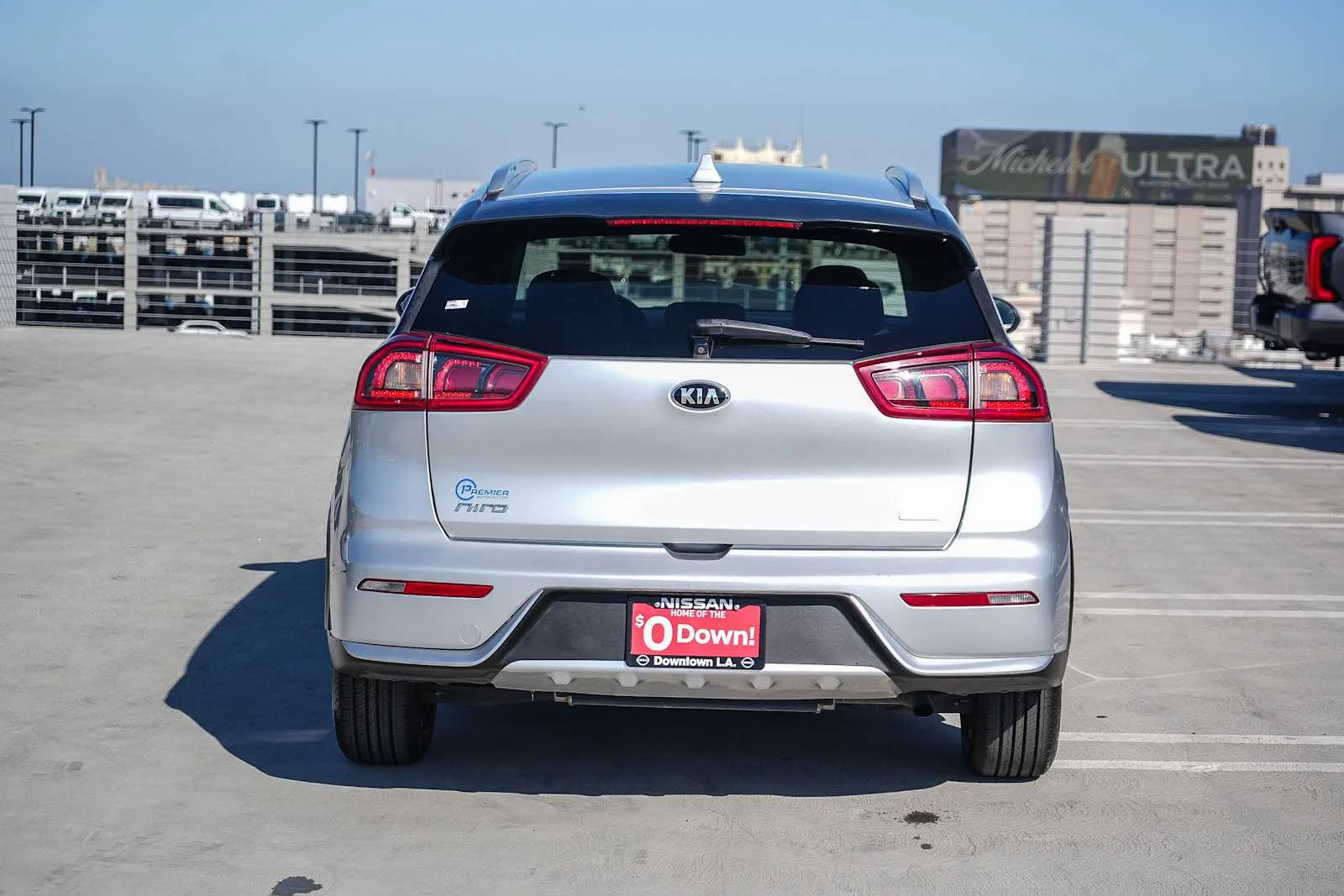 Used 2019 Silky Silver Kia LX image 7