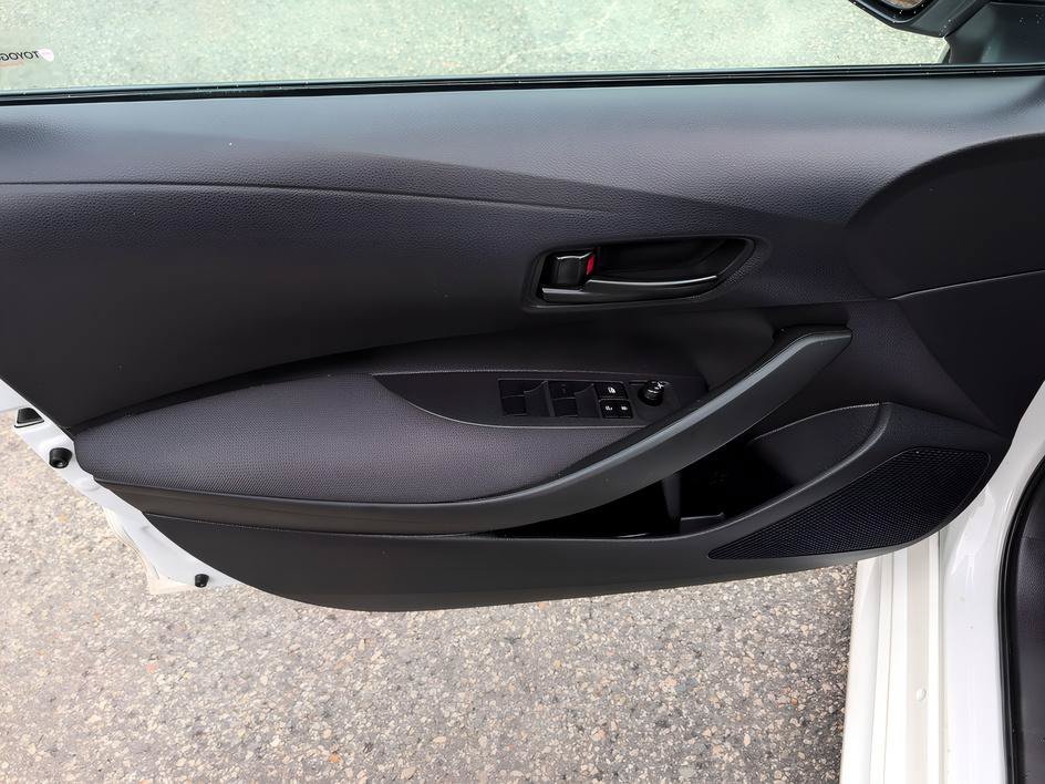 Used 2024 Ice Toyota LE image 8
