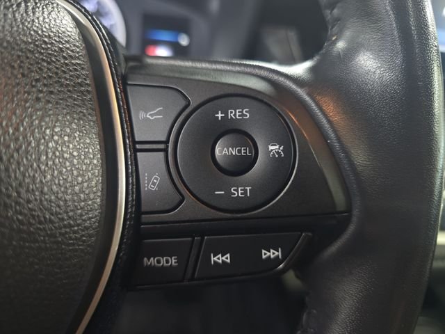 Used 2020  Toyota SE image 17