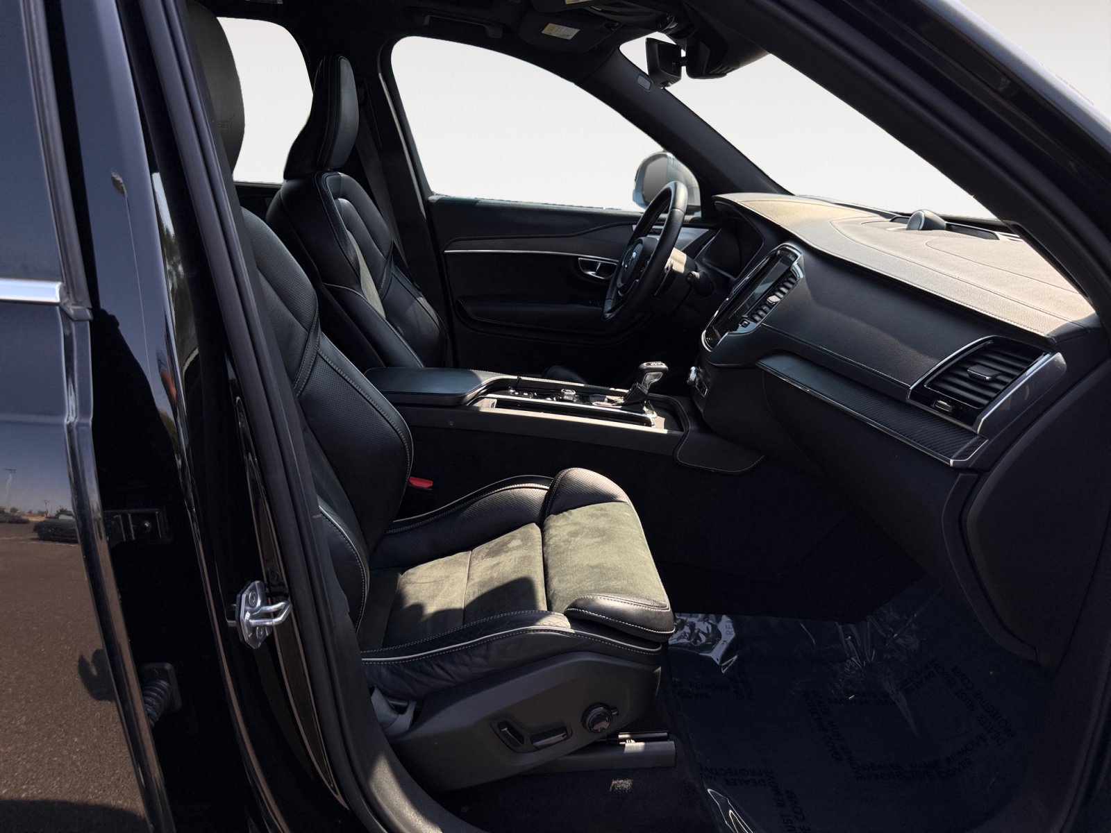 Used 2019 Onyx Black Metallic Volvo T6 R-Design image 19