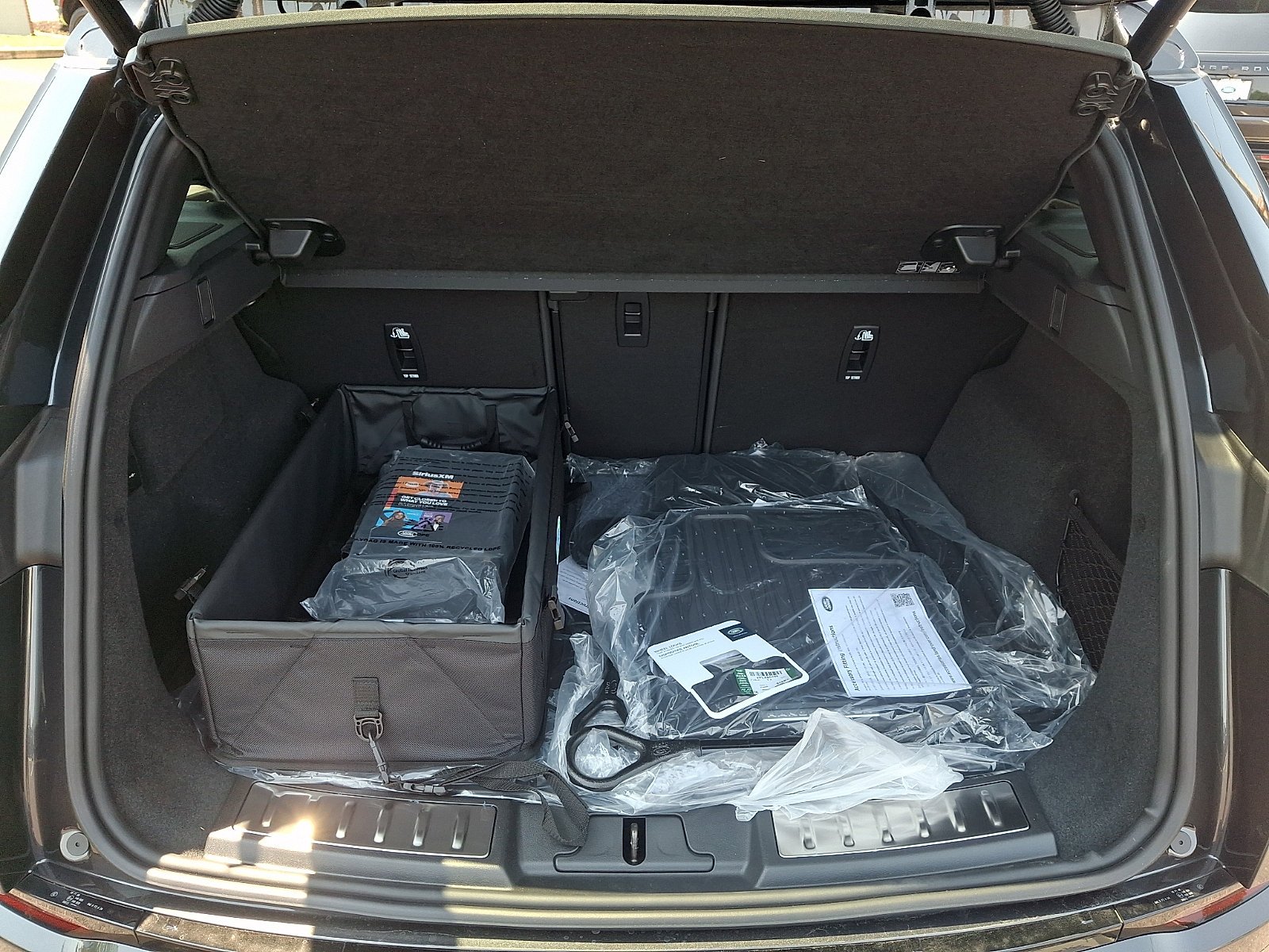 New 2026 Carpathian Grey Land Rover Hoxton Edition image 15