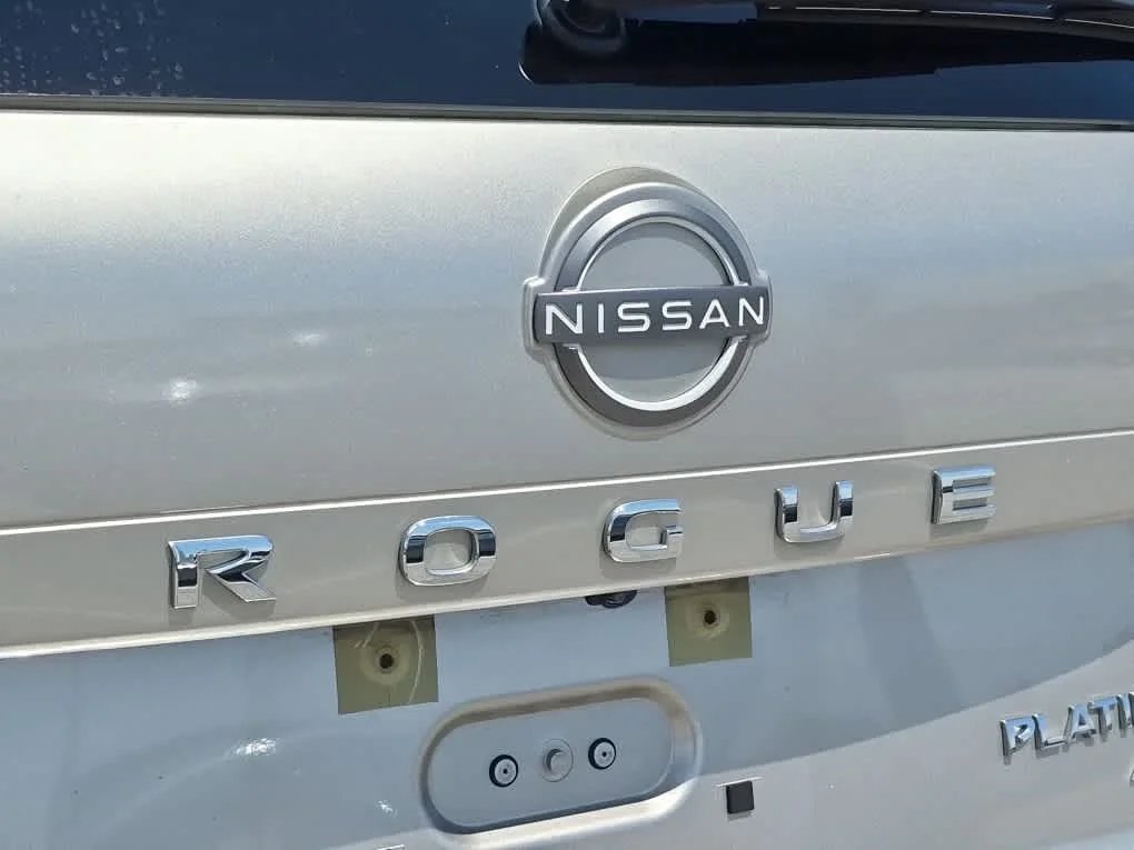 Used 2022 Champagne Silver Metallic Nissan Platinum image 24