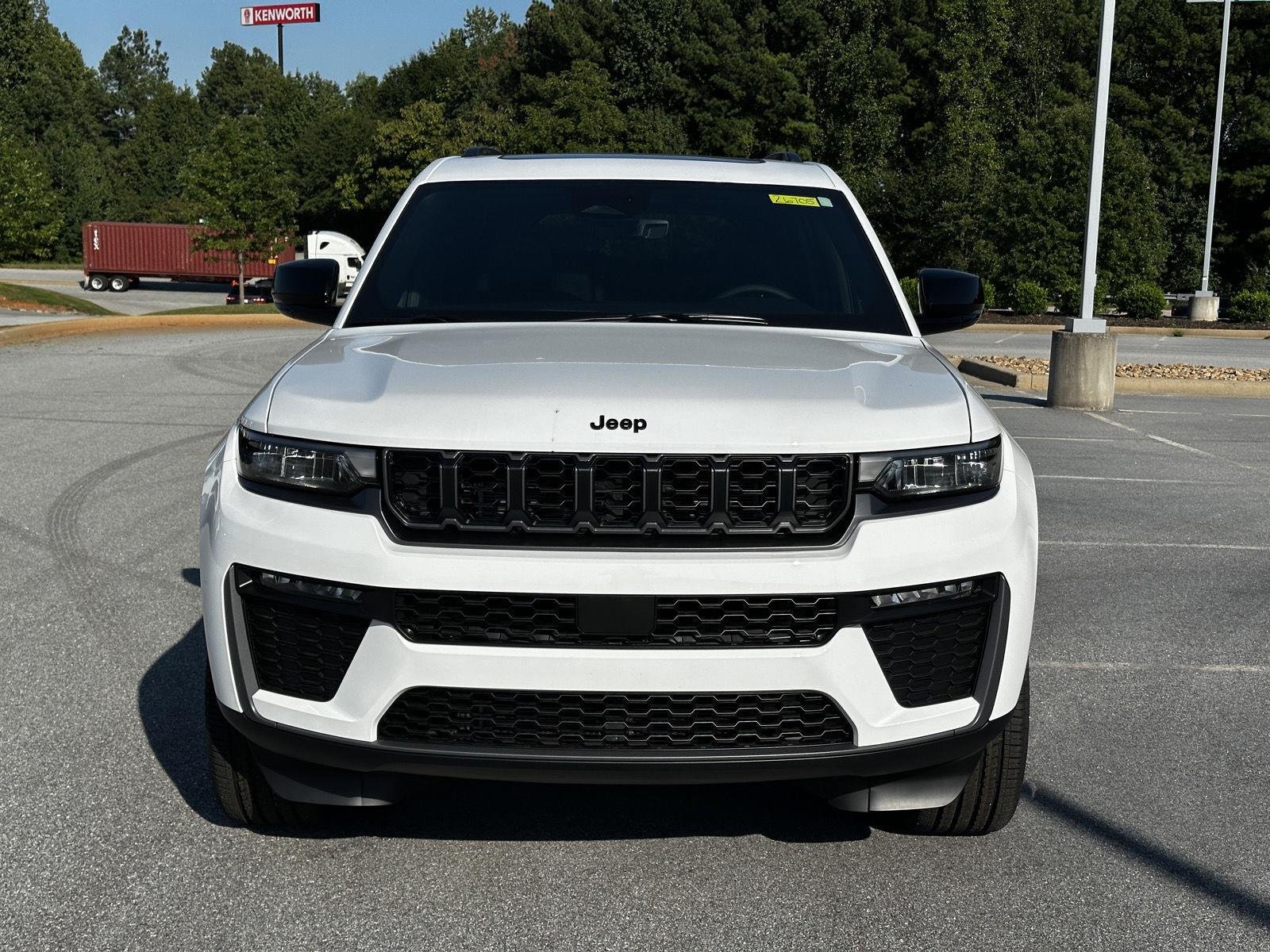 New 2026 Bright White Clear-Coat Exterior Paint Jeep Limited image 3