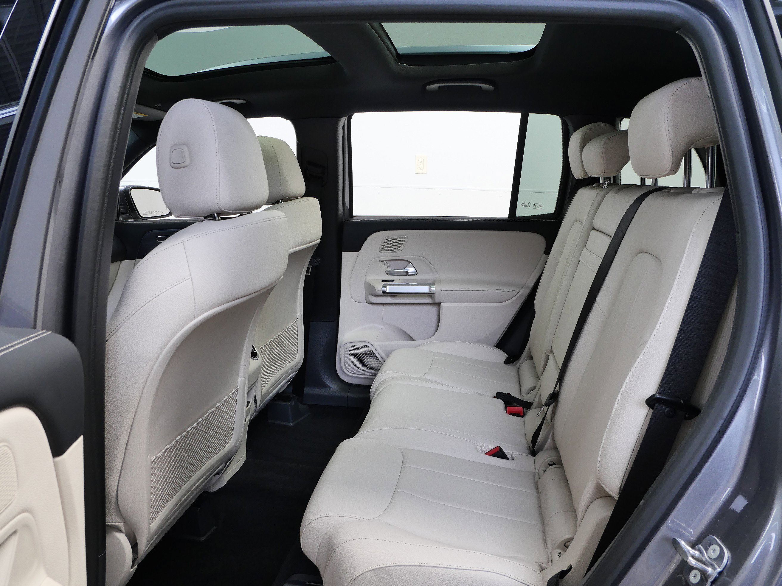 New 2026 Mountain Grey Metallic Mercedes-Benz GLB 250 image 8