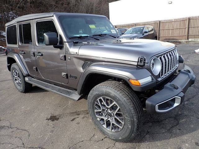 New 2026 Granite Crystal Metallic Clear-Coat Exterior Paint Jeep Sahara image 9